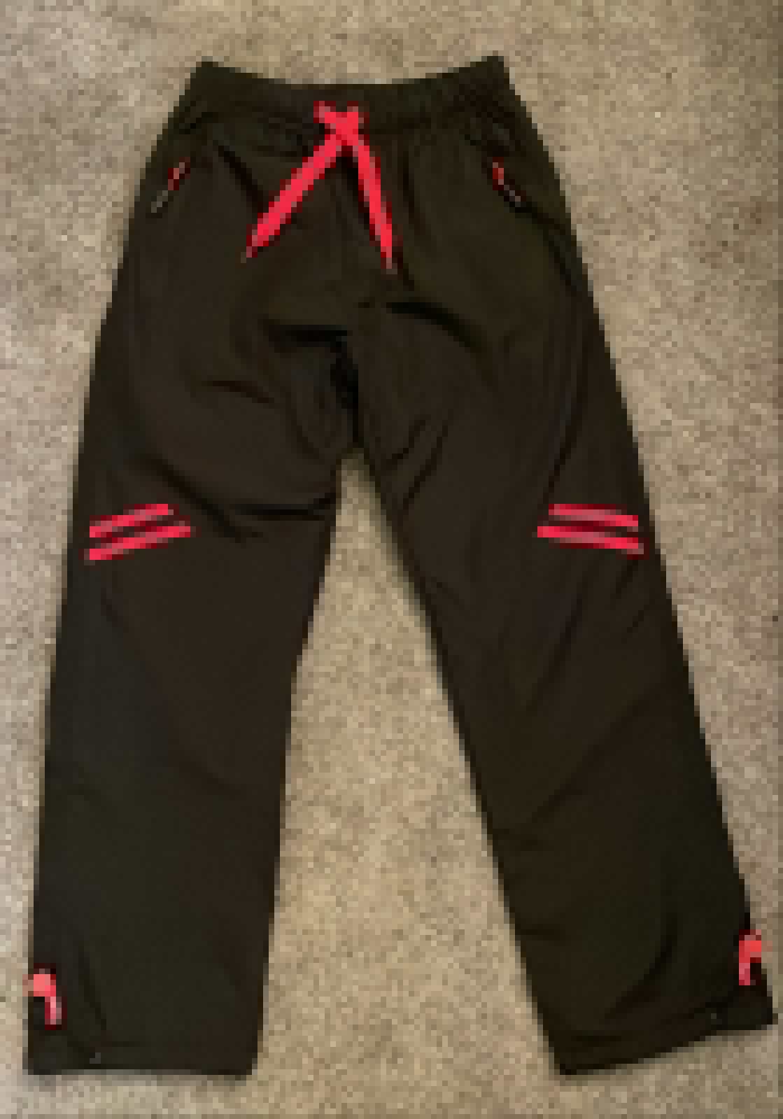 Pantalón para frío con polar adentro talla 10. Negro con fucsia. Nuevo!