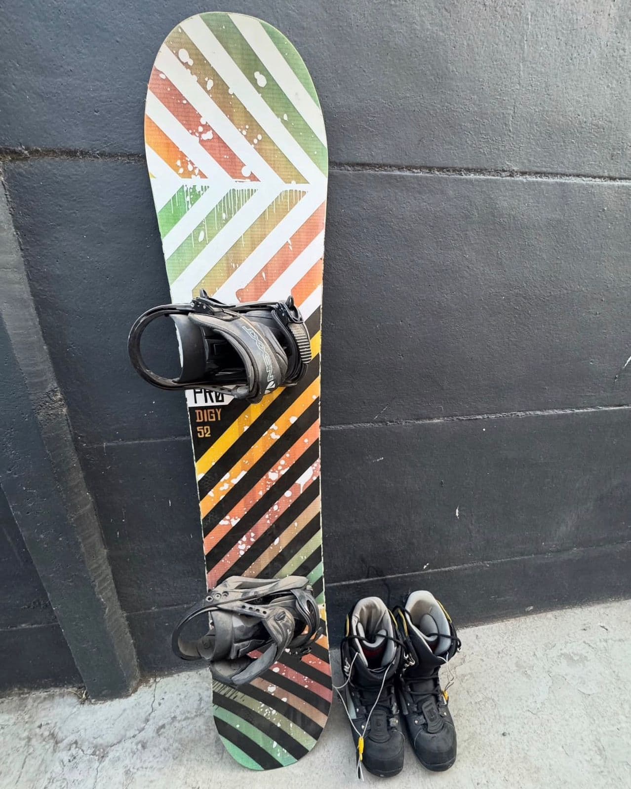 Tabla de snowboard Prodigy 52 + botas Burton US 10.5