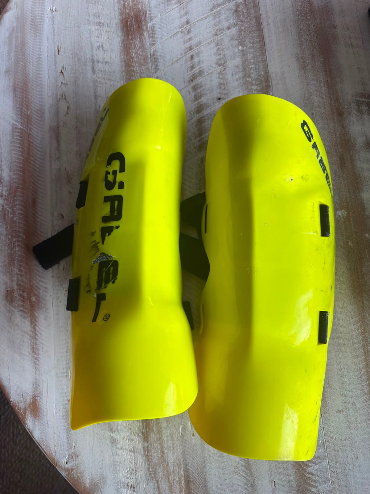Canilleras Gabel amarillas para Slalom