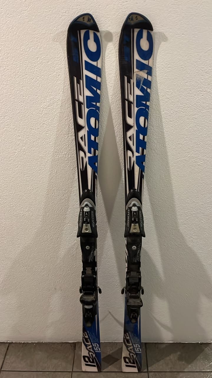 Esquiador !! - Ski Atomic SL 155cm gama alta !! - - Fijaciones DIN 14 - - Cotas 115 65 100 - -...